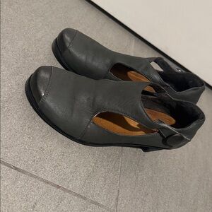 Naot T-strap Mary Jane Leather Pump sz.7